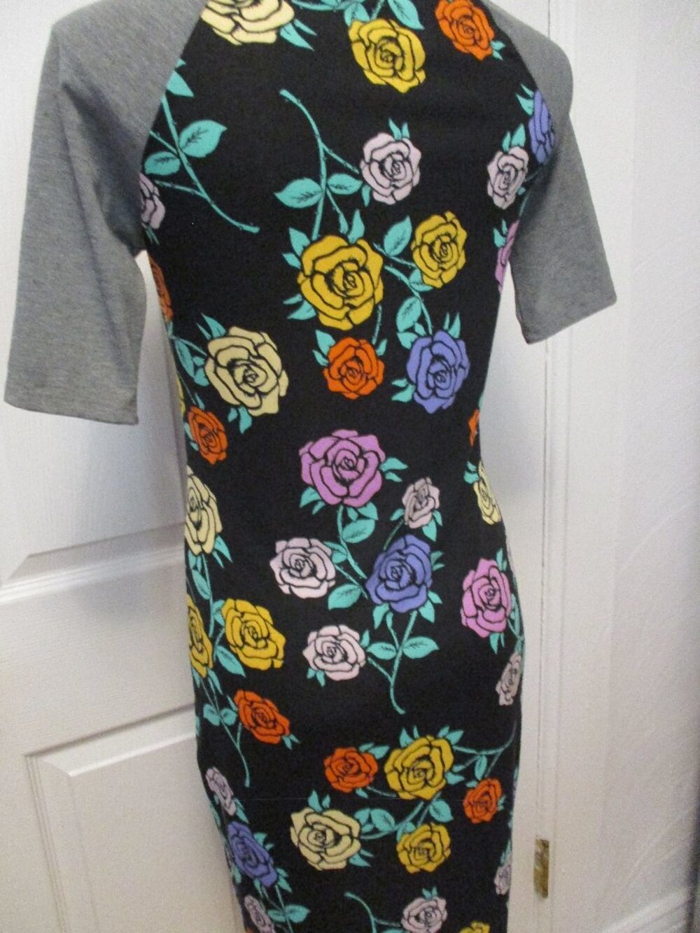 Lularoe Julia Dress Black Multicolored Roses Short Sleeves - Picture 5 of 10